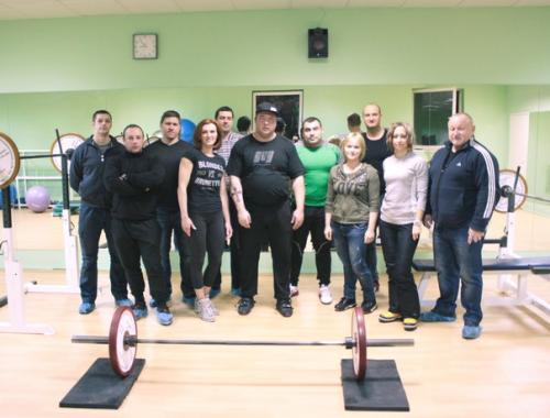 Сегодня в фитнес - лубе Фитлайт прошел семинар по пауэрлифтингу Олега Лившица. 01