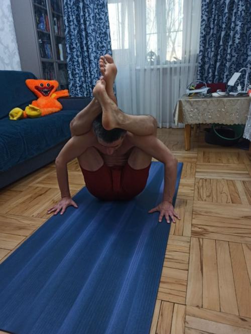 Йога для многих с физическими упражнениями ассоциируется. 01