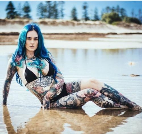 Эта девушка самый татуированный врач! 03