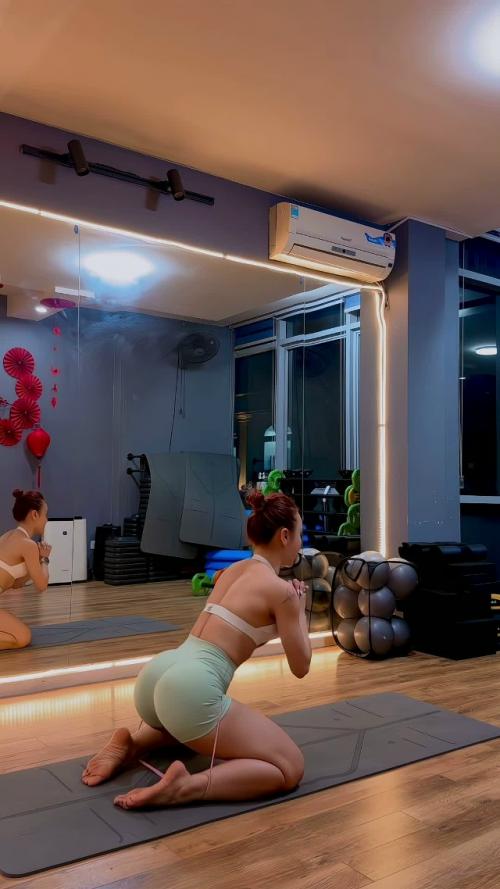 Укрепляйте трицепс бедра и ягодичные мышцы с помощью этой простой тренировки. 04