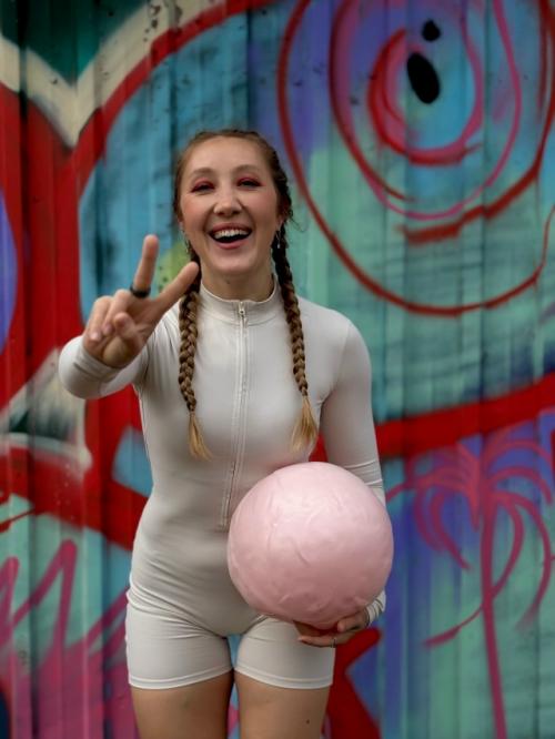 Привет, меня зовут юля крофт. 
