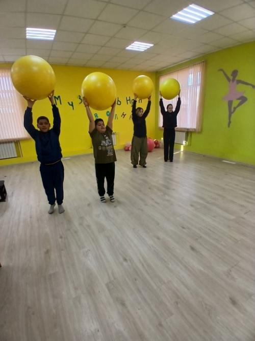 Спортивная суббота.  Мастер - класс по фитнесу для мальчиков и девочек. 02