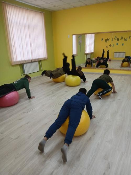 Спортивная суббота.  Мастер - класс по фитнесу для мальчиков и девочек. 07