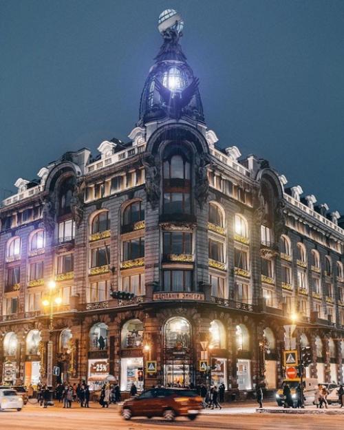 Тимур Григорьевич увидел в доме книги последний экземпляр своей книги Организационно - Экономические Факторы Становления Фитнес-клуба. 01