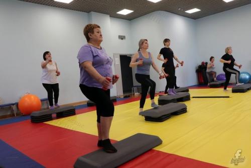 Физкультурно - оздоровительный комплекс Фатеж стал притяжением для многих жителей района. 05