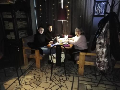 Наша северная троица королевыбизнеса за домашним бонусным заданием. 01