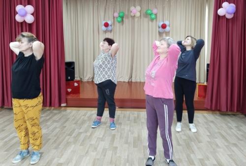 Сохранить молодость и здоровье помогают физические упражнения. 02