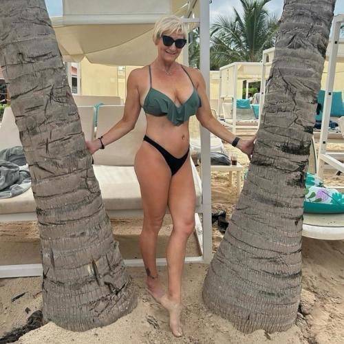 Красивая 54 летняя бабушка. 03 Красивая 54 летняя бабушка. 03