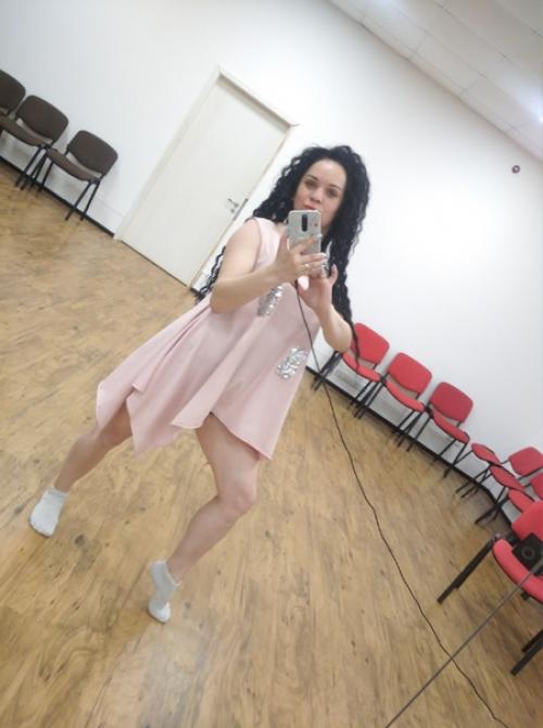 Занималась танцами с 10 лет, в то время я занималась фольклором, была солисткой! 01