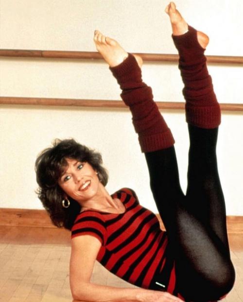 Актриса Джейн фонда в 1980-х активно продвигала аэробику и фитнес тренировки. 04