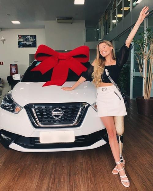 Какая красивая и счастливая девушка! 03