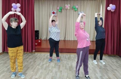 Сохранить молодость и здоровье помогают физические упражнения. 03