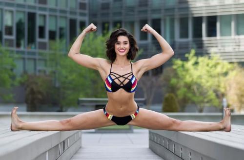 Бьянка бри ван варенберг, известная как Бьянка бри, - дочь легендарного актера и мастера боевых искусств Жан-клода ван дамма. 03