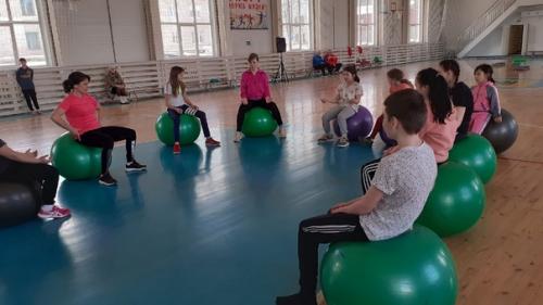 Занятие фитнесом - это прекрасный способ быть в хорошей спортивной форме, это ключ к активному образу жизни и хорошему настроению. 01