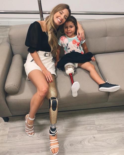 Какая красивая и счастливая девушка! 05