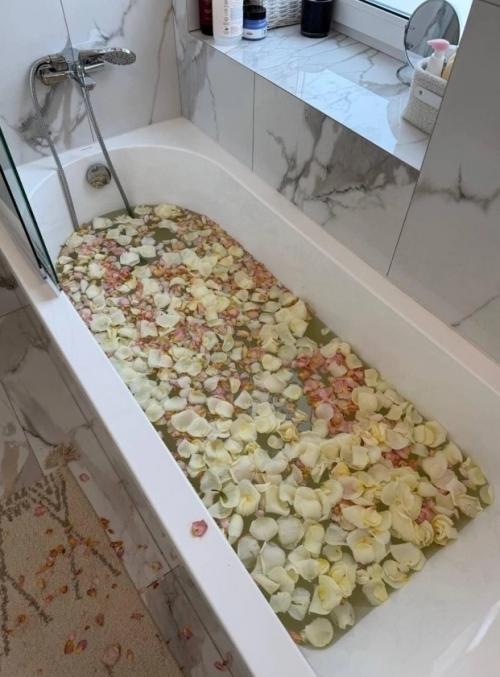 Супруг Насти ивлеевой устроил ей на день рождения трогательный сюрприз. 02