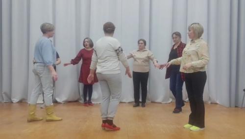 Работа с населением, детьми, приобщение людей к искусству, к народным национальным традициям, это главная цель работников культуры. 04