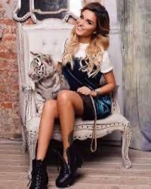 Шок поклонников - как телеведущая шокировала публику своей худобой. 04