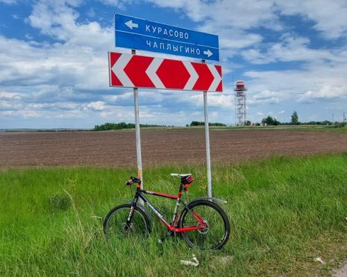 Первый раз за почти 13 месяцев выехал на велосипеде из помещения. 01