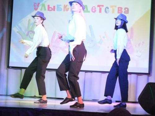 19 мая в РДК Металлург состоялся праздничный концерт, посвящённый областному дню детства. 09