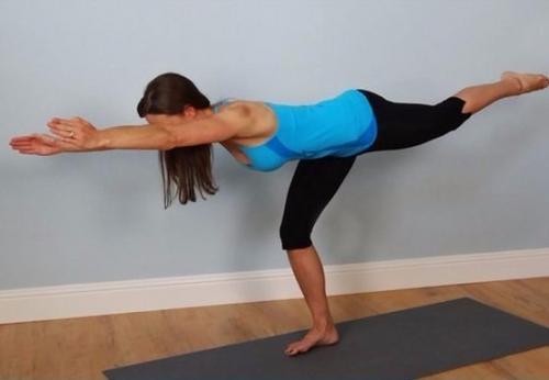 Яичница в помидорах.  Ингредиенты:   Яйца куриные - 2 шт.  Помидоры - 2 шт. 01