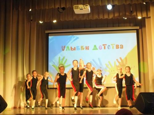 19 мая в РДК Металлург состоялся праздничный концерт, посвящённый областному дню детства. 08