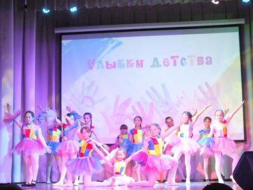 19 мая в РДК Металлург состоялся праздничный концерт, посвящённый областному дню детства. 01