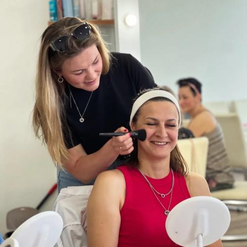 Это я на мастер классе по самомакияжу. 03