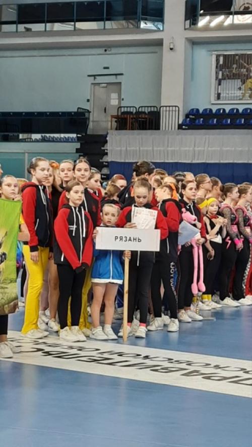 Сгоняли с нашими маленькими спортсменками на соревнования по фитнес - аэробике в чехов. 01