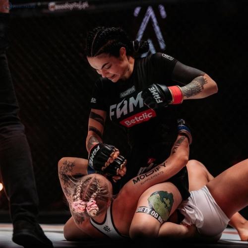 Камила смогулецка - бoец mмa. 01