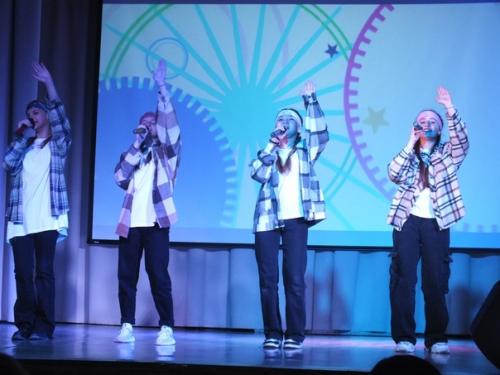 19 мая в РДК Металлург состоялся праздничный концерт, посвящённый областному дню детства. 03