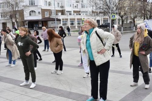 Первомайское утро в спортивном ритме встретил. 03
