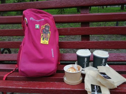 Иногда идея просто попить кофе в центре оборачивается невероятными приключениями. 01