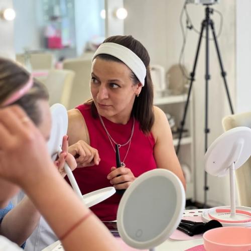 Это я на мастер классе по самомакияжу. 02