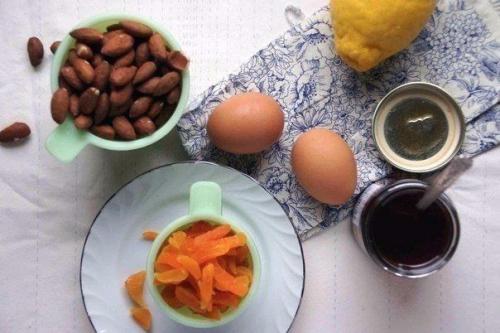 Нyга с орешкaми для пepекуcа. 01