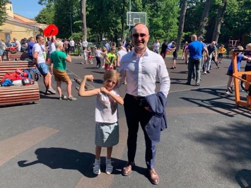 Здорово, когда на занятия спортом могут прийти все желающие. 05