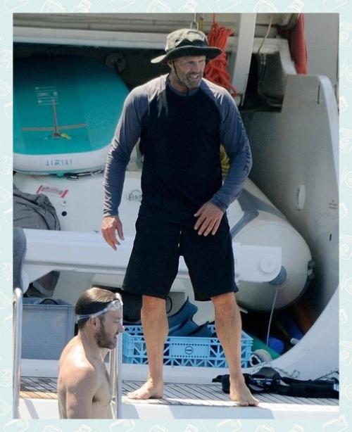 Испания.  Роза хантингтон и Джейсон стэтхэм в прекрасной спортивной форме несмотря на возраст. 01