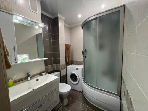 Мы продаем нашу уютную, светлую квартиру в ЖК Король Плаза на комсомольском проспекте, 80. 07