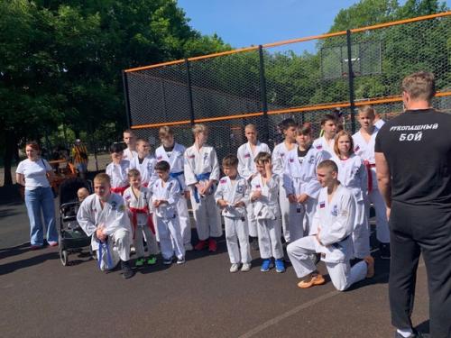 Здорово, когда на занятия спортом могут прийти все желающие. 02