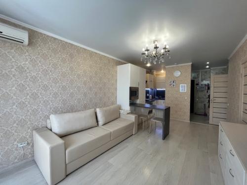 Мы продаем нашу уютную, светлую квартиру в ЖК Король Плаза на комсомольском проспекте, 80. 01