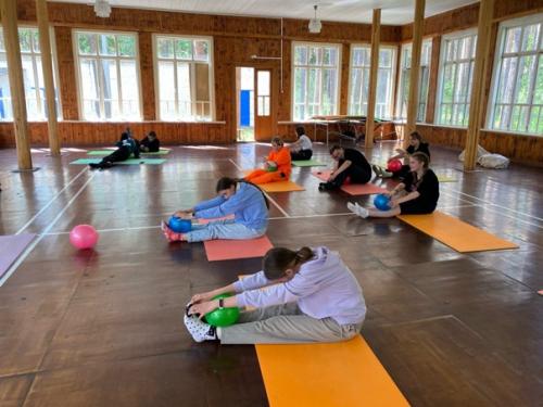 Детский и подростковый фитнес - это скорее сочетание различных общеукрепляющих упражнений. 01