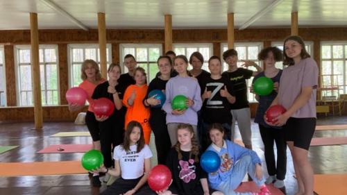 Детский и подростковый фитнес - это скорее сочетание различных общеукрепляющих упражнений. 03