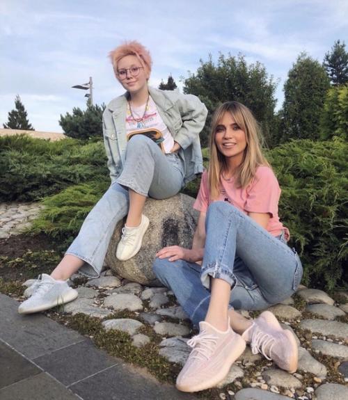 17-Летняя дочь глюкозы прокомментировала свою беременность. 04