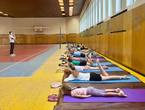 Спорт. Особая радость в этом заезде в Решму - то, как хорошо Дима занимается ЛФК в обычной детской группе. 02 Спорт. Особая радость в этом заезде в Решму - то, как хорошо Дима занимается ЛФК в обычной детской группе. 02