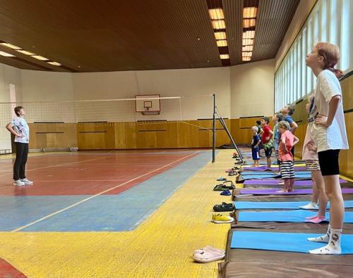 Спорт. Особая радость в этом заезде в Решму - то, как хорошо Дима занимается ЛФК в обычной детской группе. 01 Спорт. Особая радость в этом заезде в Решму - то, как хорошо Дима занимается ЛФК в обычной детской группе. 01