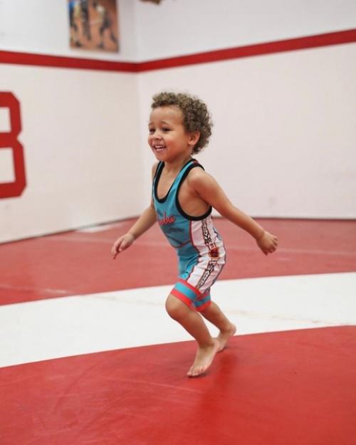 Эта стильная укладка, несомненно, порадует элегантных женщин любого возраста. 03