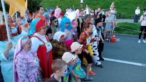 Вчера в Ижевске прошел незабываемый праздник для всех любителей бега - ночной забег Беги со Мной. 07