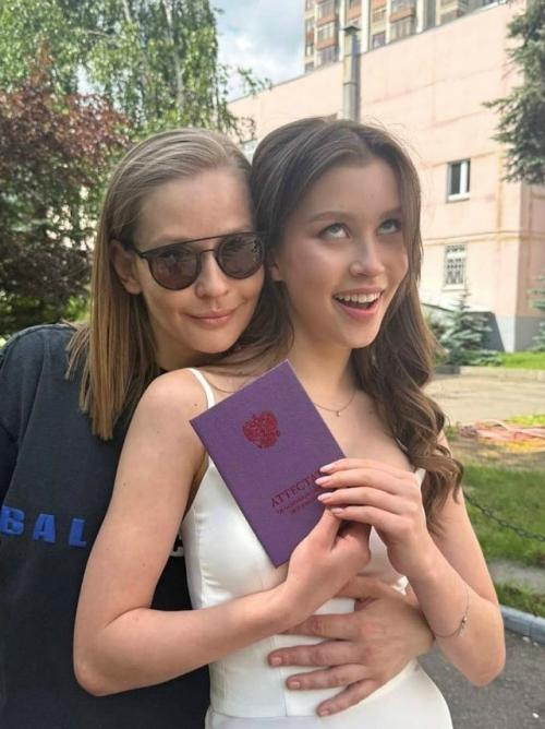 17-Летняя Аня пересильд удивила: пока многие только думают о будущем после школы, она уже поступила в институт. 01