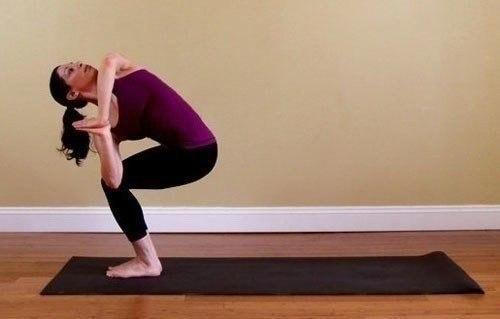 9 поз йоги для тонкой талии. 03