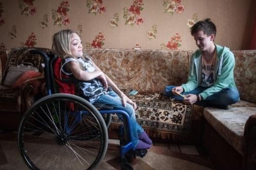 Лили Ло девушка с синдром олбрайта стала популярным бьюти - блоггером! 05